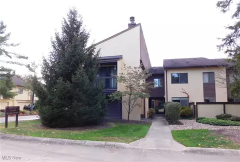 987 Hampton Ridge Dr, Akron, OH 44313