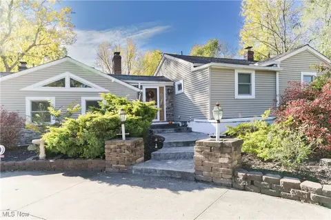 6708 Seneca Rd, Mayfield Village, OH 44143