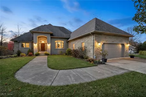 1497 Morning Star Dr, Roaming Shores, OH 44084