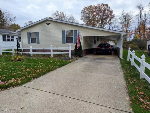 76 Cardinal Dr, Hiram, OH 44234