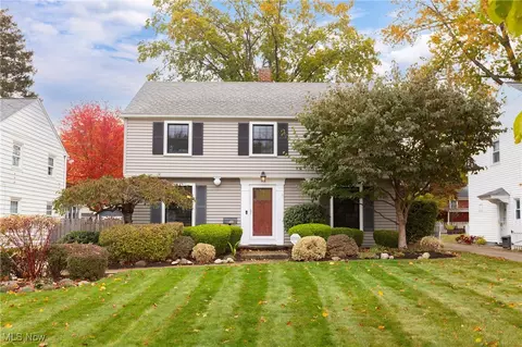 2711 Hampton Rd, Rocky River, OH 44116