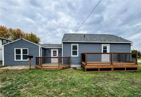 65 29th St NW, Barberton, OH 44203