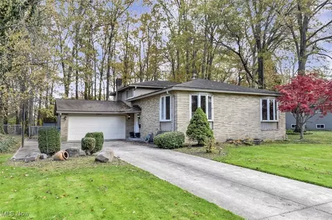 29695 Bretton Ridge Dr, North Olmsted, OH 44070