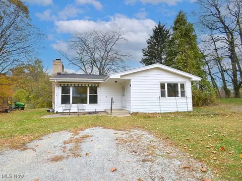 2430 River Rd, Willoughby Hills, OH 44094