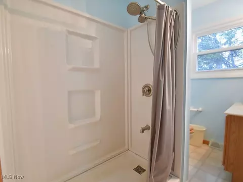 Bath - 2430 River Rd, Willoughby Hills, OH 44094 photo 3 of 3