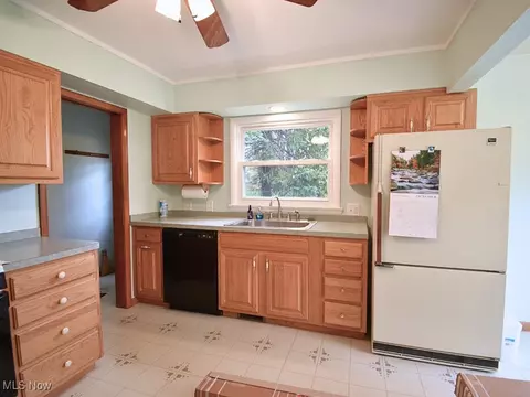 Kitchen - 2430 River Rd, Willoughby Hills, OH 44094 photo 3 of 5