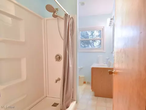Bath - 2430 River Rd, Willoughby Hills, OH 44094 photo 1 of 3