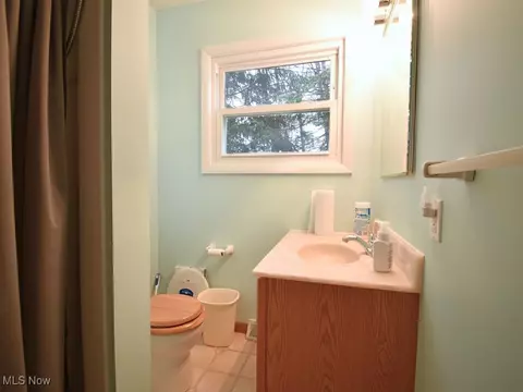 Bath - 2430 River Rd, Willoughby Hills, OH 44094 photo 2 of 3