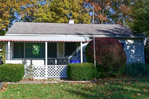 19613 Shelton Dr, Cleveland, OH 44110