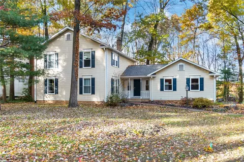 6593 Amblewood St NW, Canton, OH 44718