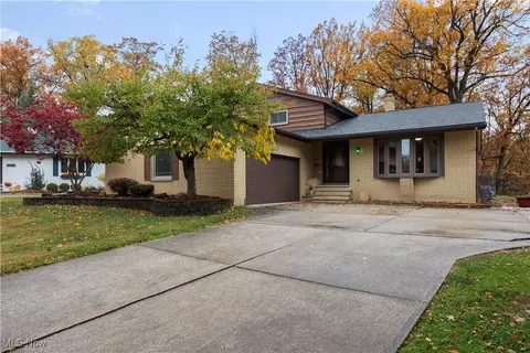 6800 Drexel Dr, Seven Hills, OH 44131