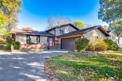 435 Bonshire Rd, Akron, OH 44319