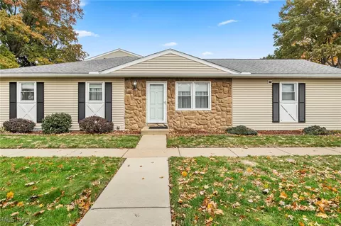 3980 Townhouse Ln, Uniontown, OH 44685
