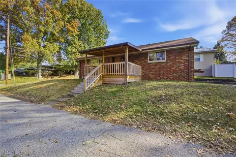 2706 12th Ave, Vienna, WV 26105