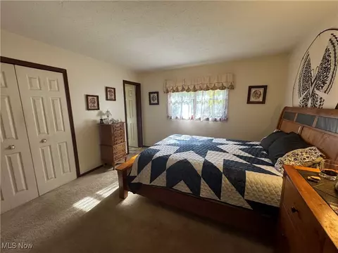 Bedroom - 8976 Jackson St, Mentor, OH 44060 photo 2 of 4