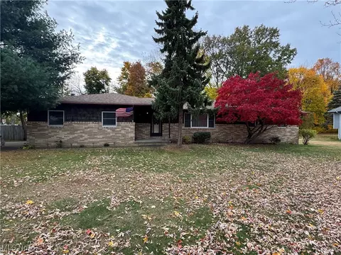Exterior - 8976 Jackson St, Mentor, OH 44060 photo 4 of 8