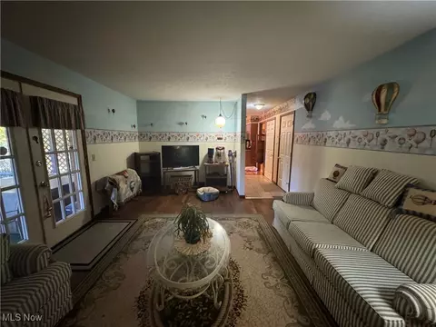 Living - 8976 Jackson St, Mentor, OH 44060 photo 3 of 7