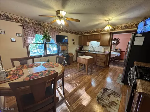 Kitchen - 8976 Jackson St, Mentor, OH 44060 photo 3 of 4