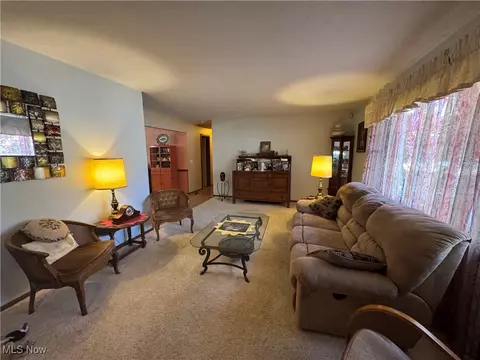 Living - 8976 Jackson St, Mentor, OH 44060 photo 1 of 7
