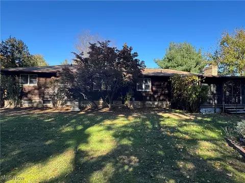 Exterior - 8976 Jackson St, Mentor, OH 44060 photo 7 of 8