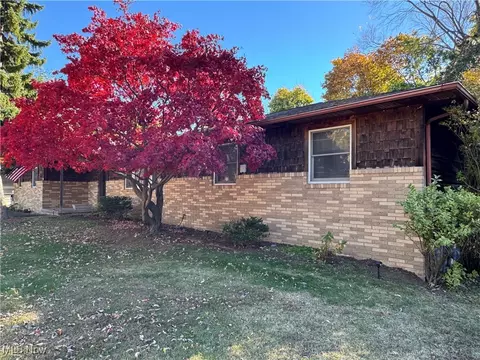 Exterior - 8976 Jackson St, Mentor, OH 44060 photo 5 of 8