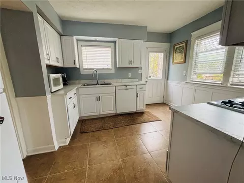 1736 W 48th St, Ashtabula, OH 44004 photo 8