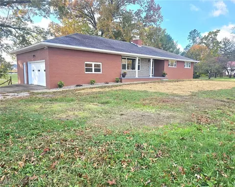56 Carson Ln, Little Hocking, OH 45742