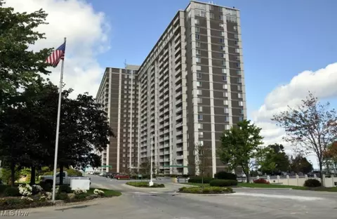 12900 Lake Ave #610, Lakewood, OH 44107