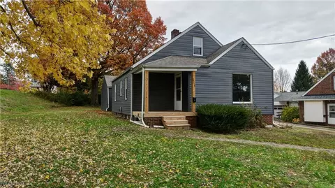 Exterior - 2718 Homedale Ave NW, Canton, OH 44708 photo 1 of 7