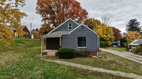 Exterior - 2718 Homedale Ave NW, Canton, OH 44708 photo 2 of 7