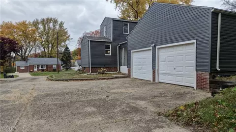 Exterior - 2718 Homedale Ave NW, Canton, OH 44708 photo 4 of 7