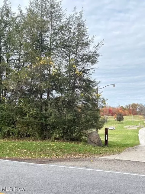 635 E Nimisila Rd, Green, OH 44319