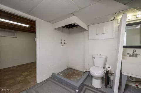 Bath - 1009 N Walnut St N, Dover, OH 44622 photo 3 of 3