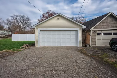Exterior - 1009 N Walnut St N, Dover, OH 44622 photo 1 of 5