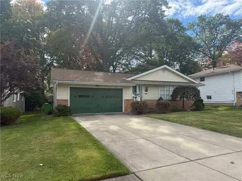 6616 Monterey Dr, Mayfield Heights, OH 44124