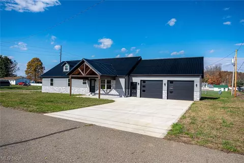 950 Beech St, Newcomerstown, OH 43832