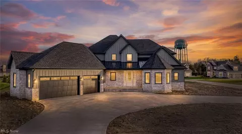 405 Club Dr W, Aurora, OH 44202