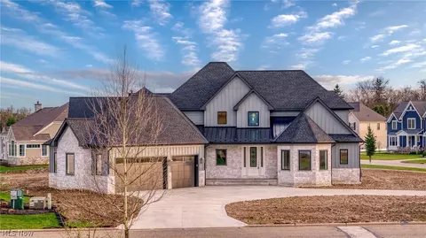 405 Club Dr W, Aurora, OH 44202