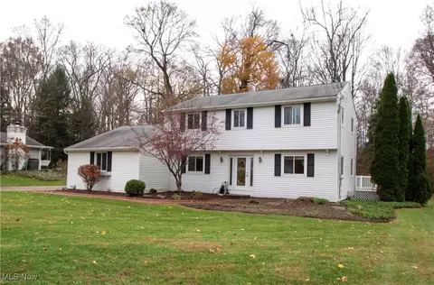 8094 Rolling Brook Rd, Sagamore Hills, OH 44067