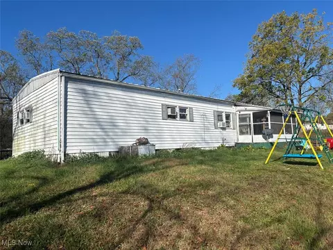 9139 Blade Rd NW, Malvern, OH 44644