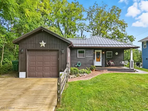12040 Hotchkiss Rd, Burton, OH 44021