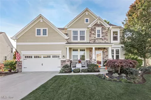 17259 Woodshire Dr, Strongsville, OH 44149