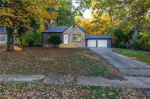 175 Homestead Dr, Youngstown, OH 44512