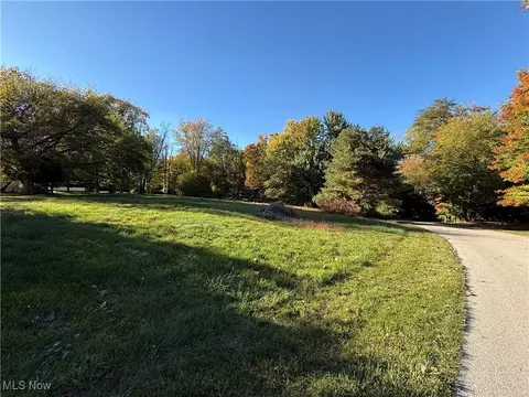 Hillcrest Court, Conneaut, OH 44030