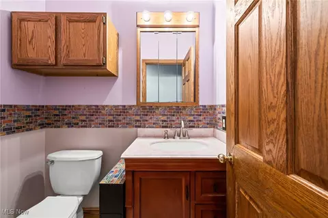 Bath - 8560 Willow Ln, Chardon, OH 44024 photo 5 of 5