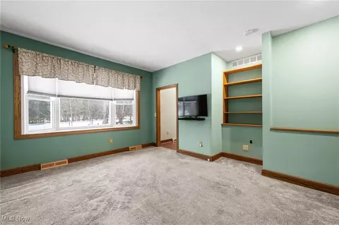Living - 8560 Willow Ln, Chardon, OH 44024 photo 1 of 2