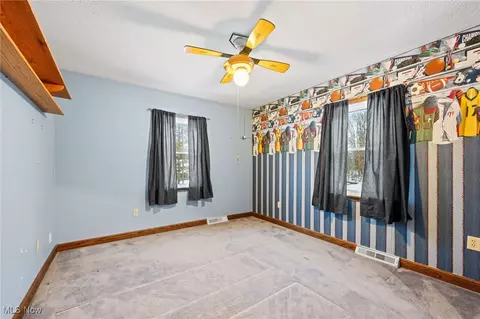 Bedroom - 8560 Willow Ln, Chardon, OH 44024 photo 3 of 9