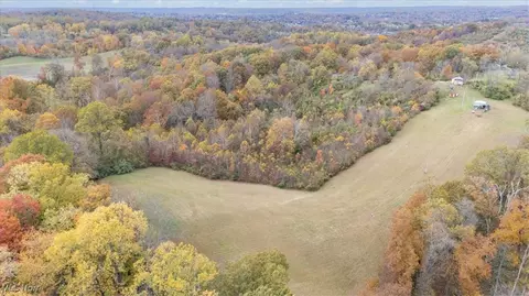 861 Roth Rd, Parkersburg, WV 26104