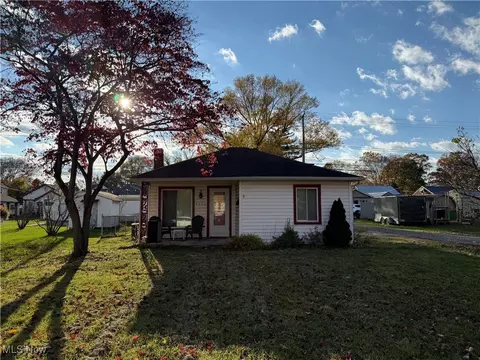 1512 N Walnut St, Dover, OH 44622