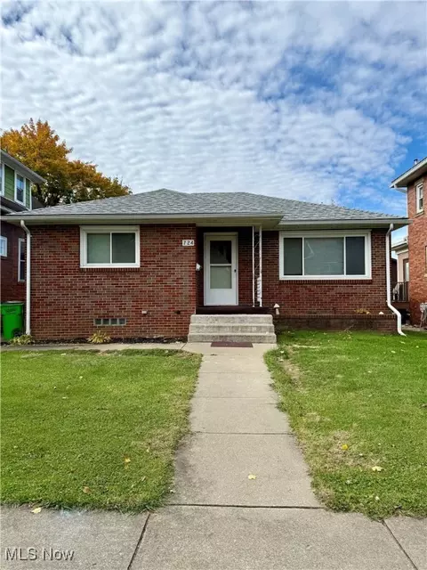 724 N Dawson St, Uhrichsville, OH 44683